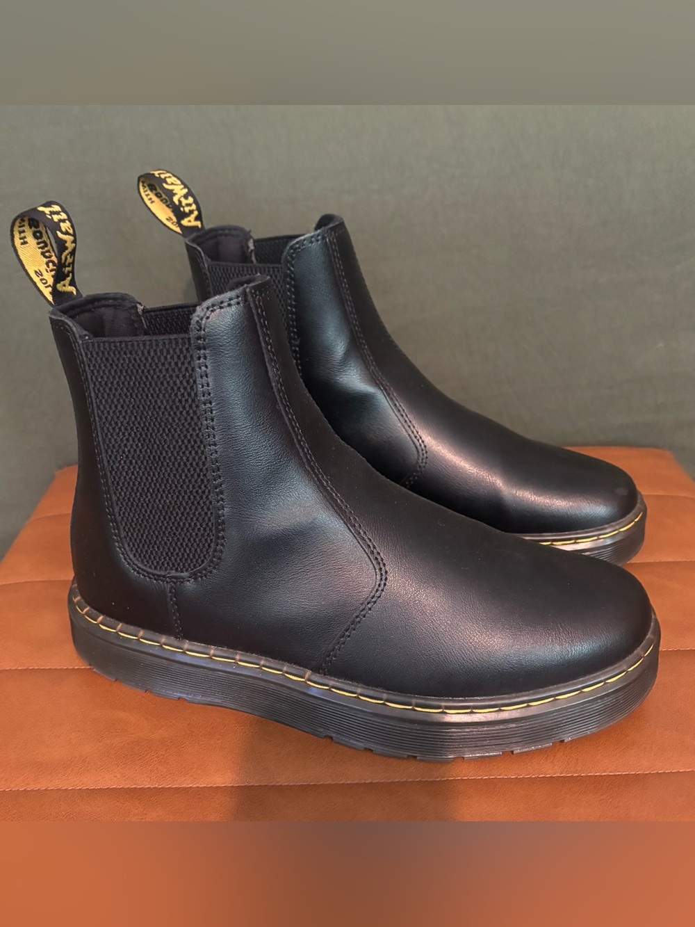 Dr. Martens Dorrian Black Leather Chelsea Boots Size 8 Women / 7 Men